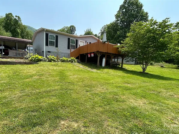 3 Pauls Dr, Candler, NC 28715