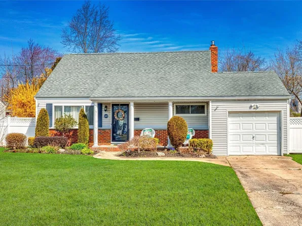 149 Greenwood Drive, North Babylon, NY 11703