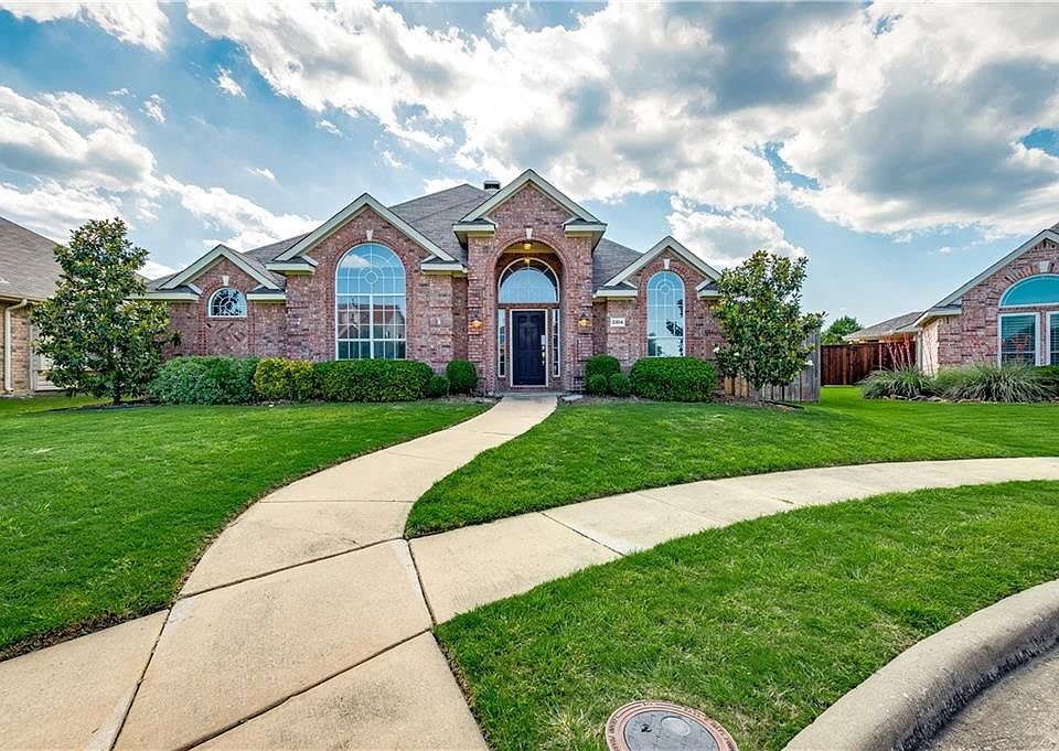 1st image of 3304 Naples Cir