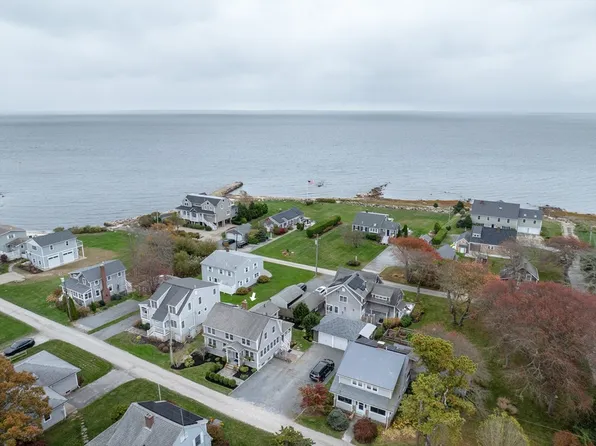 7 Mattakiset Rd, Mattapoisett, MA 02739