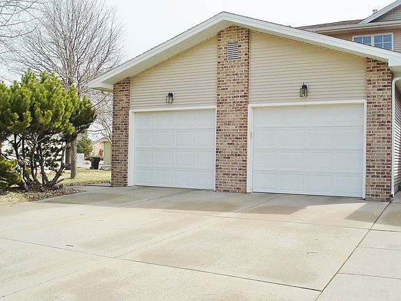 2nd image of 613 N Custer Ave