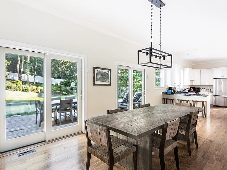 27 Kings Point Rd — Photo 7