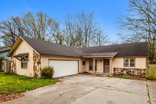 2176 Woodfield Park Rd Photo 1