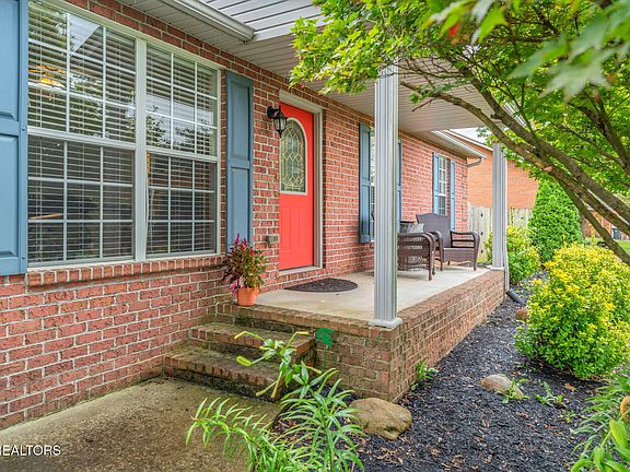 2nd image of 2348 Sunnywood Ln