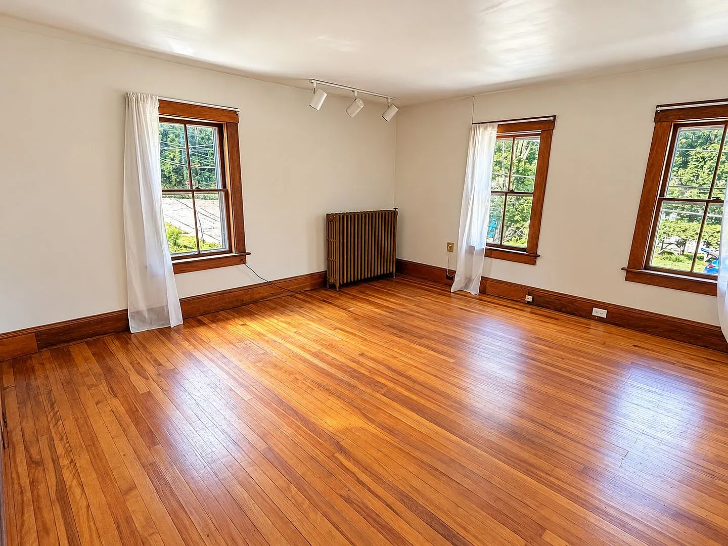 58 Oak Street — Photo 2