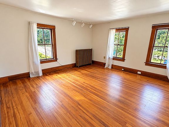 2nd image of 58 Oak St #2