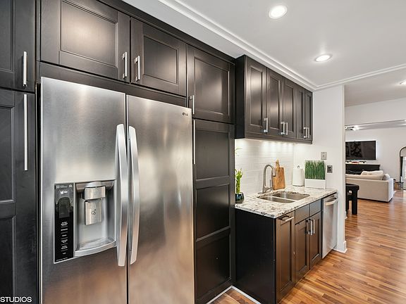 4th image of 1432 W Rosemont Ave APT 2N