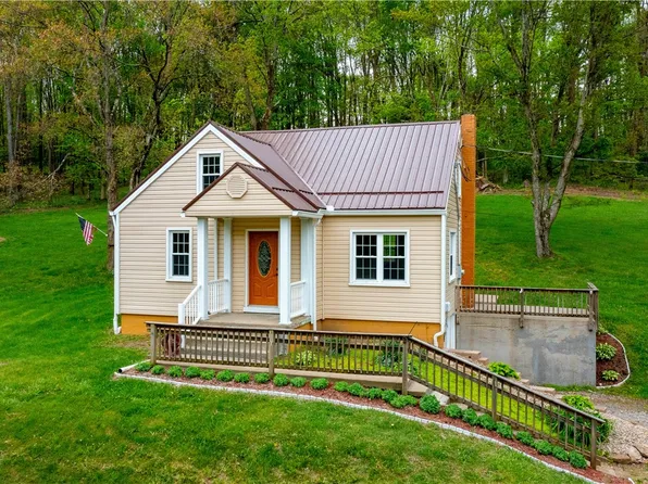 973 Blackhawk Rd, Beaver Falls, PA 15010
