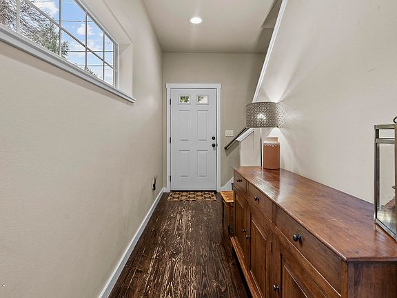 4th image of 535 SE Port Ave
