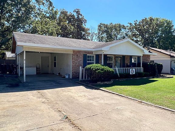 3rd image of 1208 Avenue 4 Pl NE