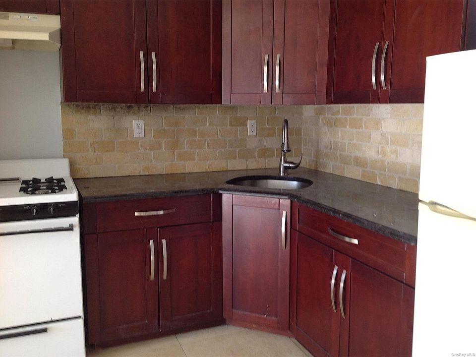 2nd image of 159-15 72nd Ave