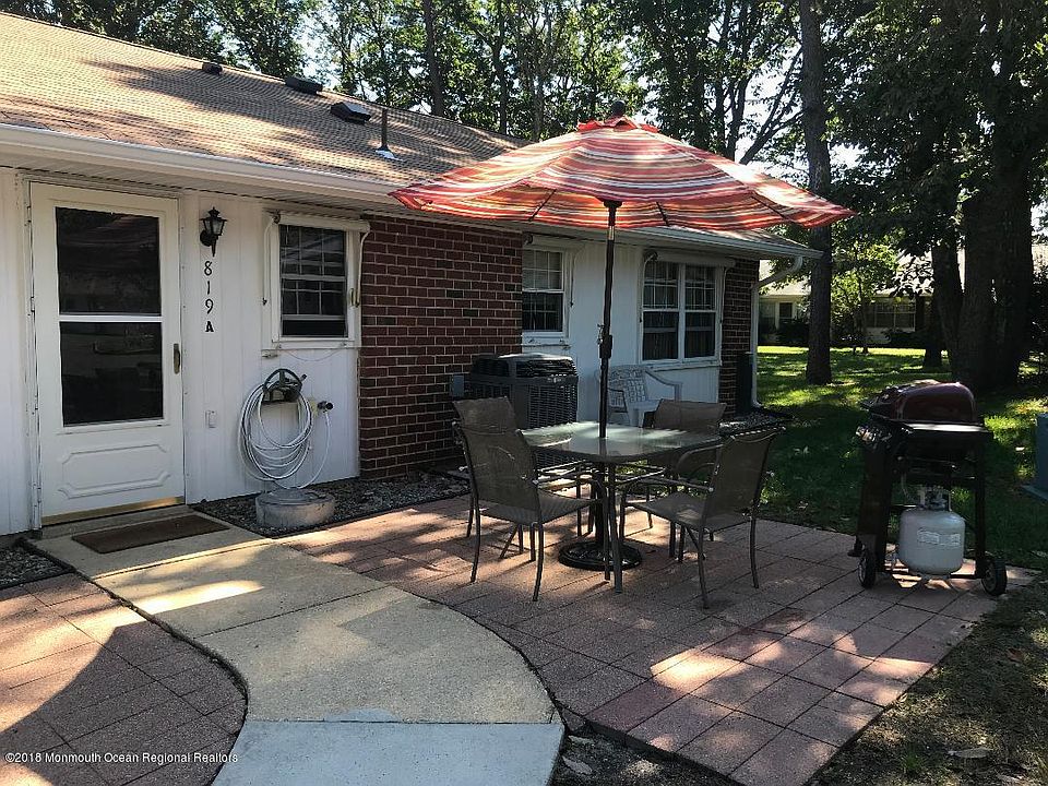 1st image of 819A Balmoral Ct