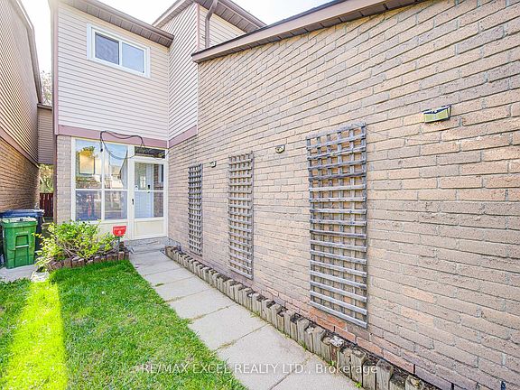 3rd image of 142 Shady Hollow Dr