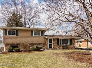 1182 Highland Rd, Mundelein, IL 60060