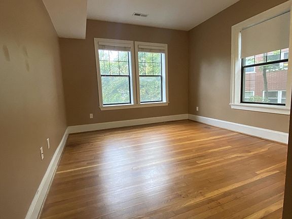 4th image of 1592-1594 Beacon St #2