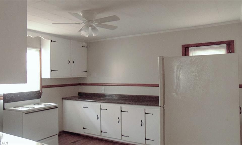 2nd image of 378 Boundary St