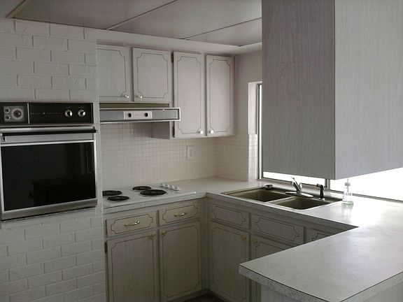 3rd image of 3243 Maitland Dr