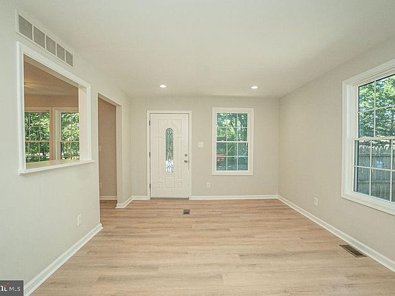 5th image of 930 Velde Ave