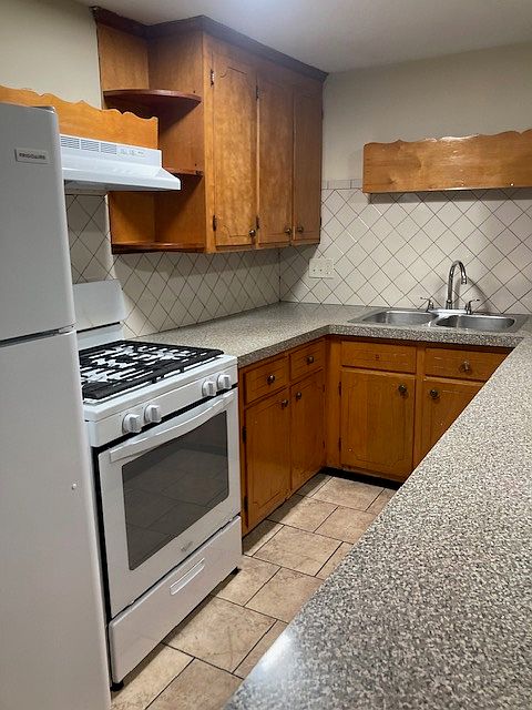 1st image of 70 Barrows St APT 2
