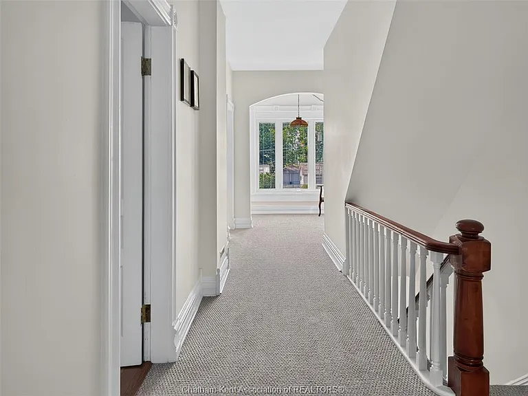 598 Park Ave W — Photo 18