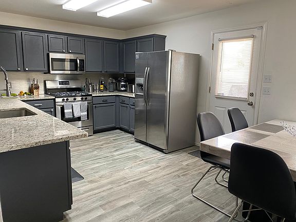5th image of 4009 Louise Lee Dr