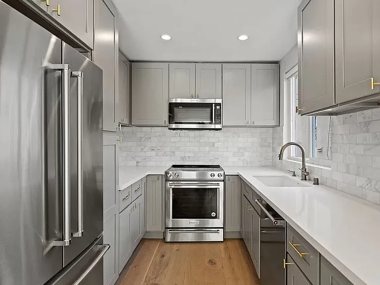 153 S Palm Dr #5 — Photo 1