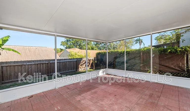 303 Regal Park Dr — Photo 34