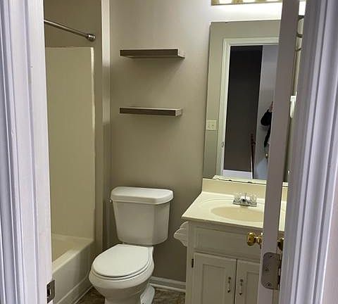 3rd image of 603 NE Swann Cir #603
