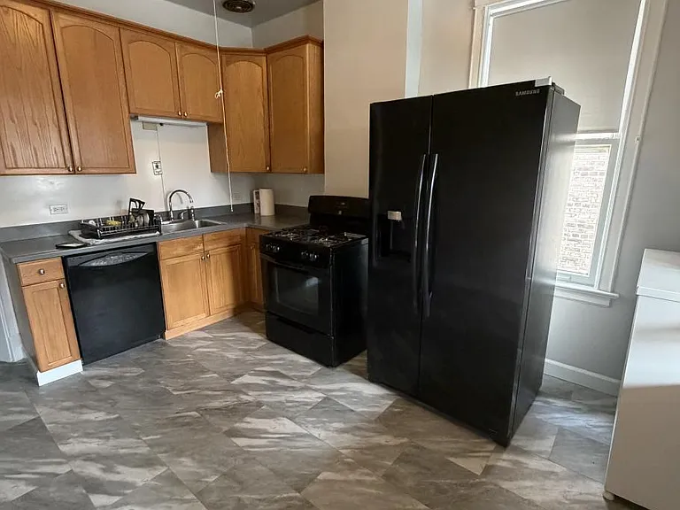 1249 W Newport Ave — Photo 6