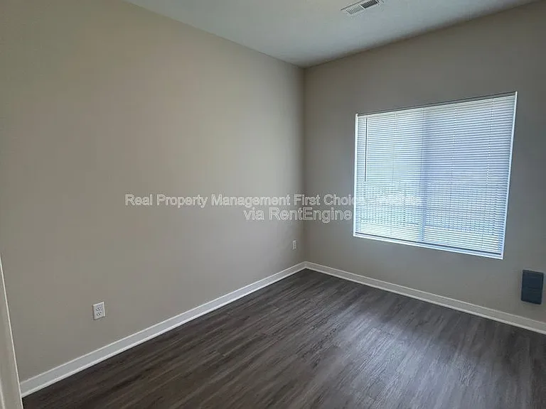 1736 E Decarsky Ct — Photo 22