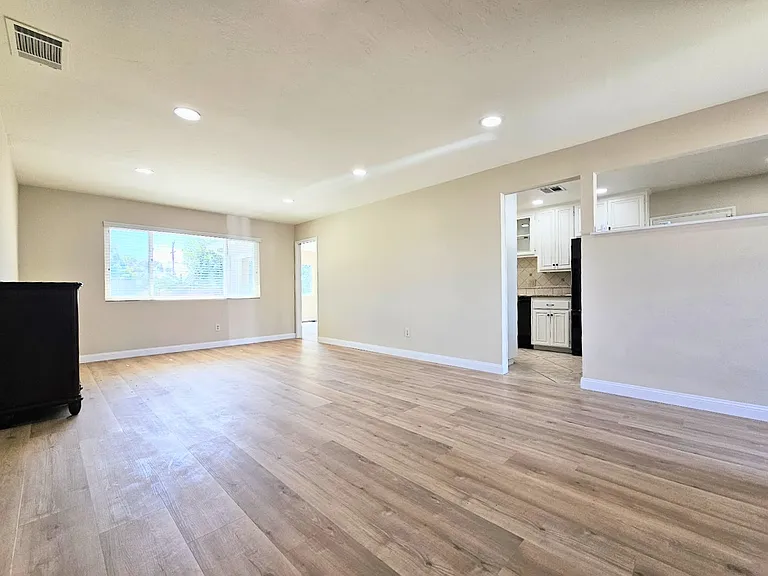 5424 Lodi St — Photo 17