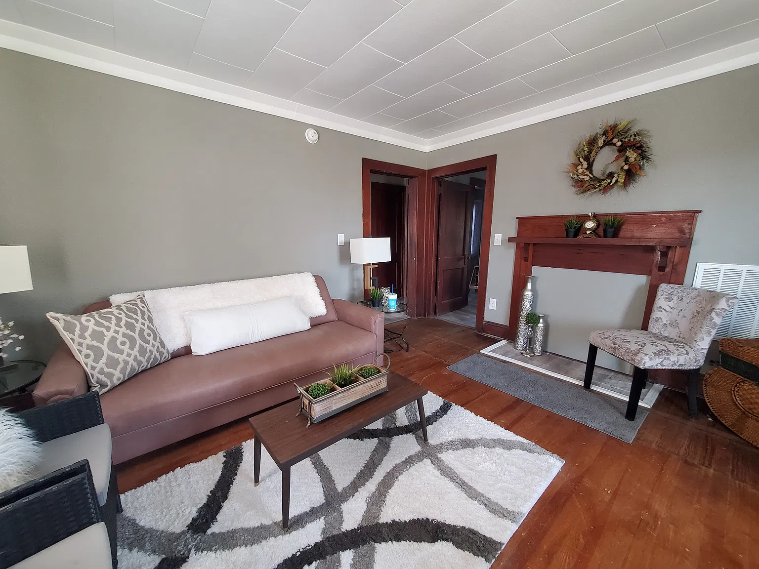 914 W Buford St — Photo 3