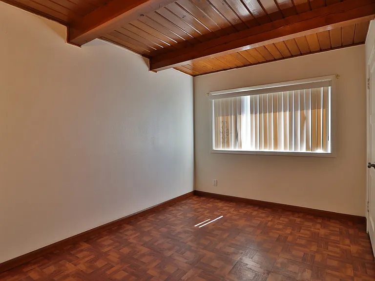 ONE TIME - 975 Southworth Dr — Photo 16