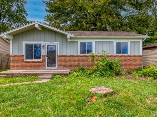 38373 Cherry Ln, Harrison Township, MI 48045
