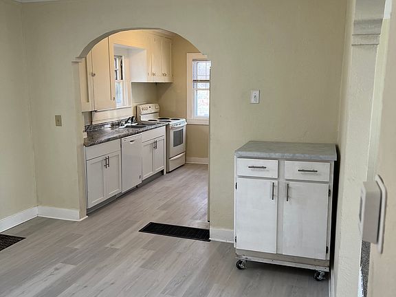 Dining room looking into kitchen