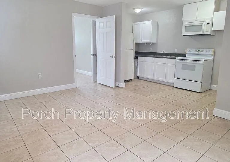 1 Ellis Dr #B — Photo 1