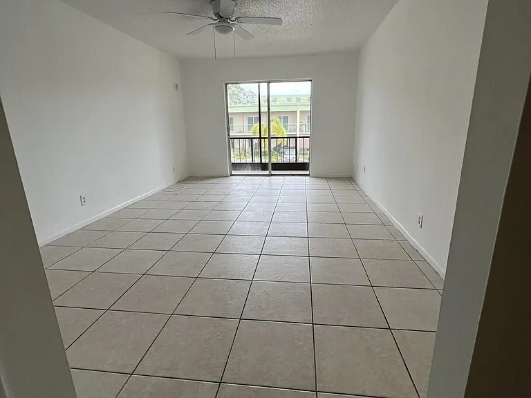 4129 NW 88th Ave #202 — Photo 12