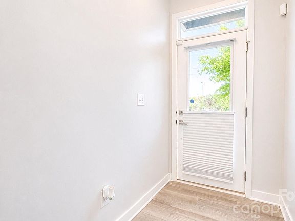 5th image of 268 Parkwood Ave