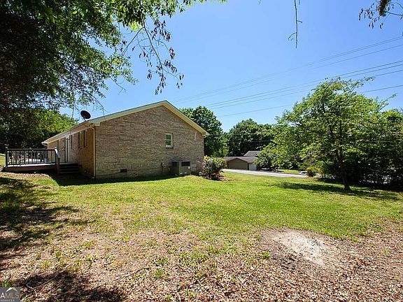 3rd image of 102 Lindsey Ct NE