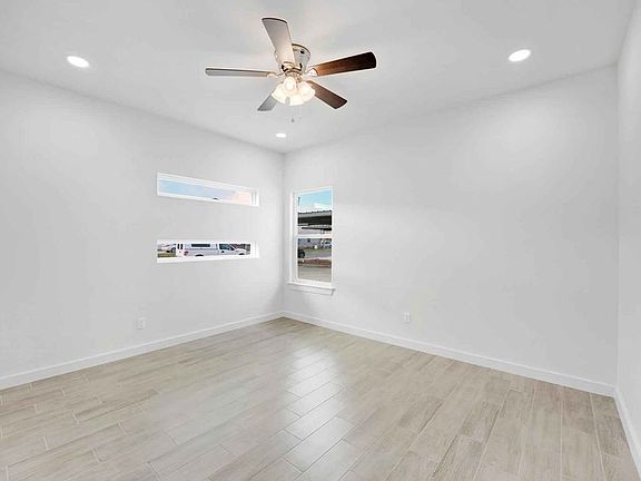 5th image of 1402 W Platinum Dr Unit 2