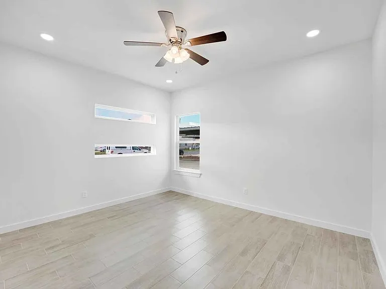 1402 W Platinum Dr #2 — Photo 5