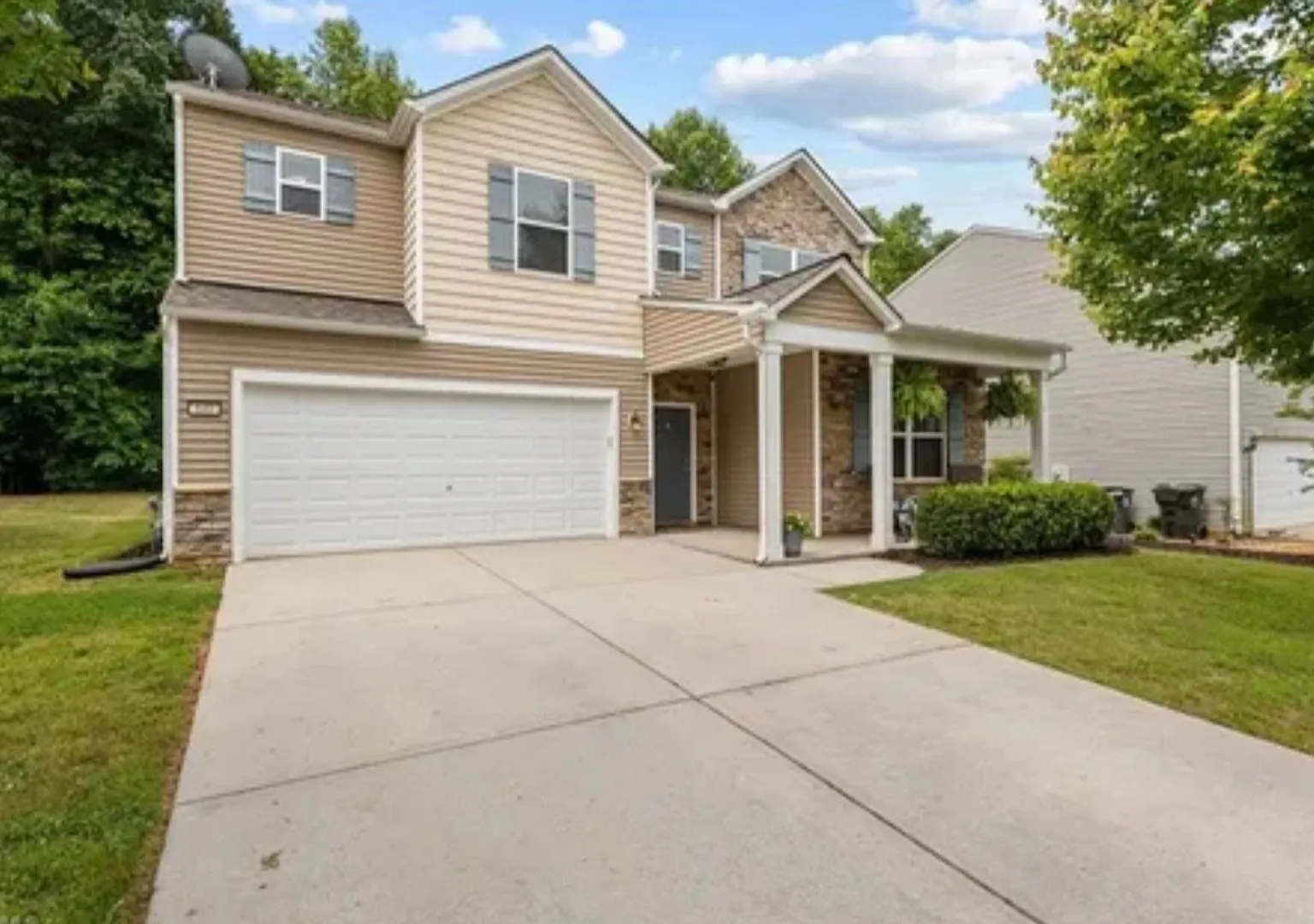 Beautiful Five Bedroom Home In Mebane — Photo 2
