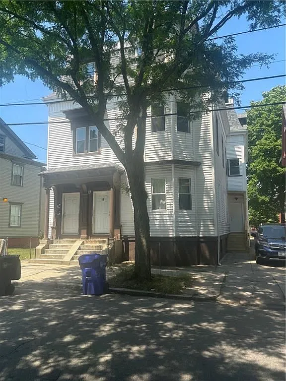 4 bed, 2.0 bath, 1885 sqft, $2,600 — Photo 1