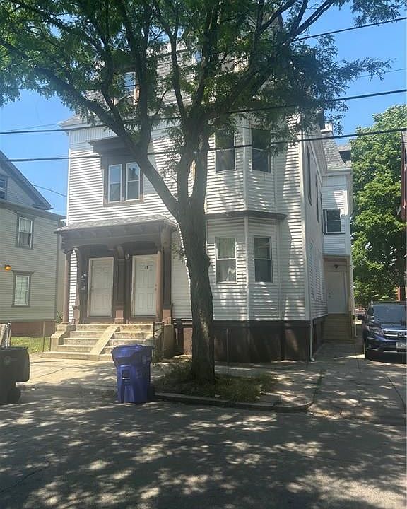 1st image of 49 Arch St Room 1