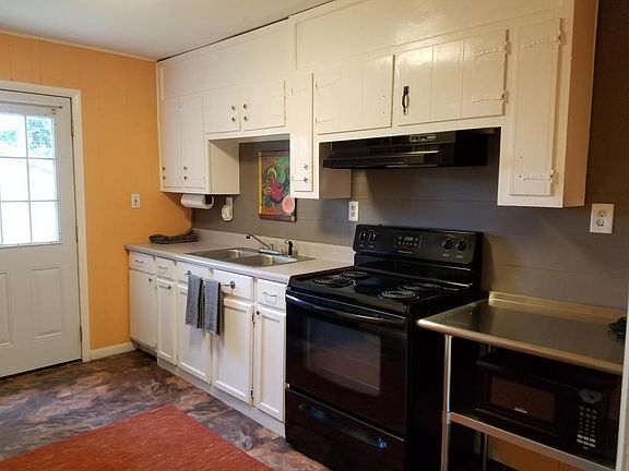 3rd image of 2411 Moore Ave NW