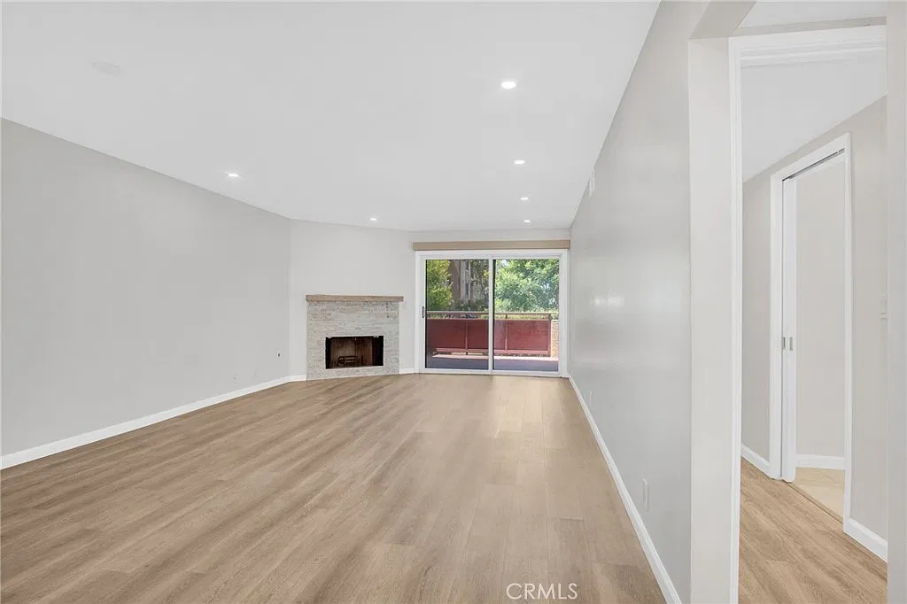 2 bed, 1175 sqft, $3,900 — Photo 3
