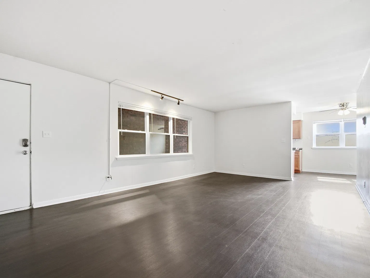 Courtyard on Walnut - 926-8 — Photo 4