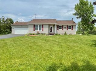 6383 Thwing Rd, Stafford, NY 14482