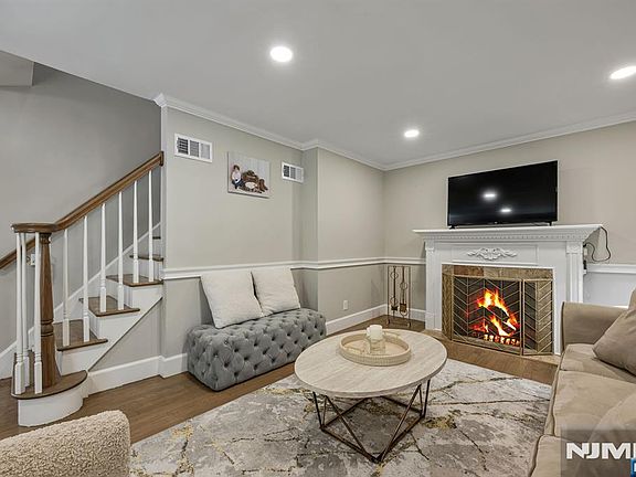 4th image of 380 E Midland Avenue