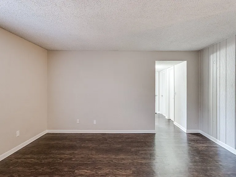 817 SW 23rd St #6 — Photo 10